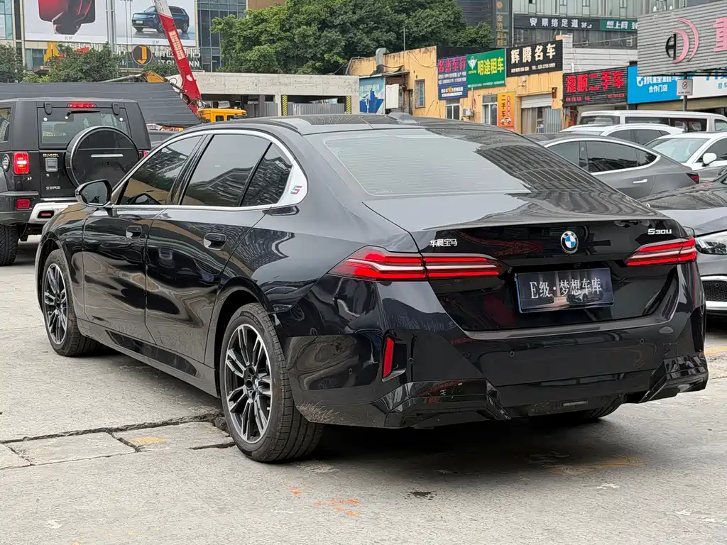 BMW 5 Series — миниатюра 17