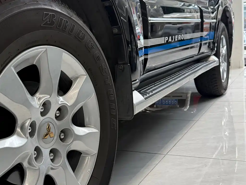 Mitsubishi Pajero (Import) — миниатюра 17