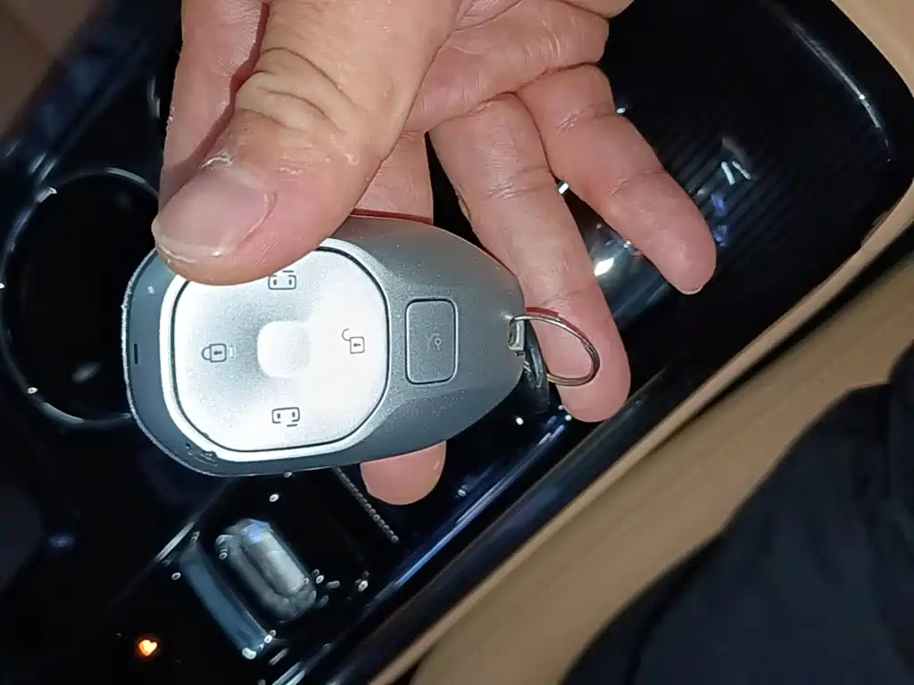 GAC Motor Trumpchi E8 PHEV — миниатюра 9