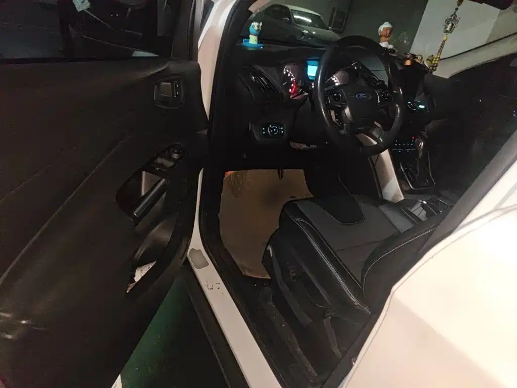Ford Kuga — миниатюра 17