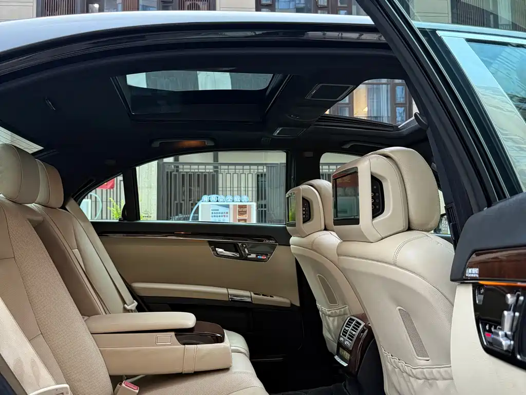 Mercedes-Benz S-Class — миниатюра 11