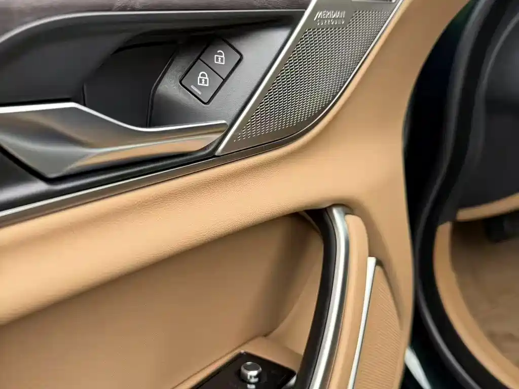 Jaguar XFL — миниатюра 12