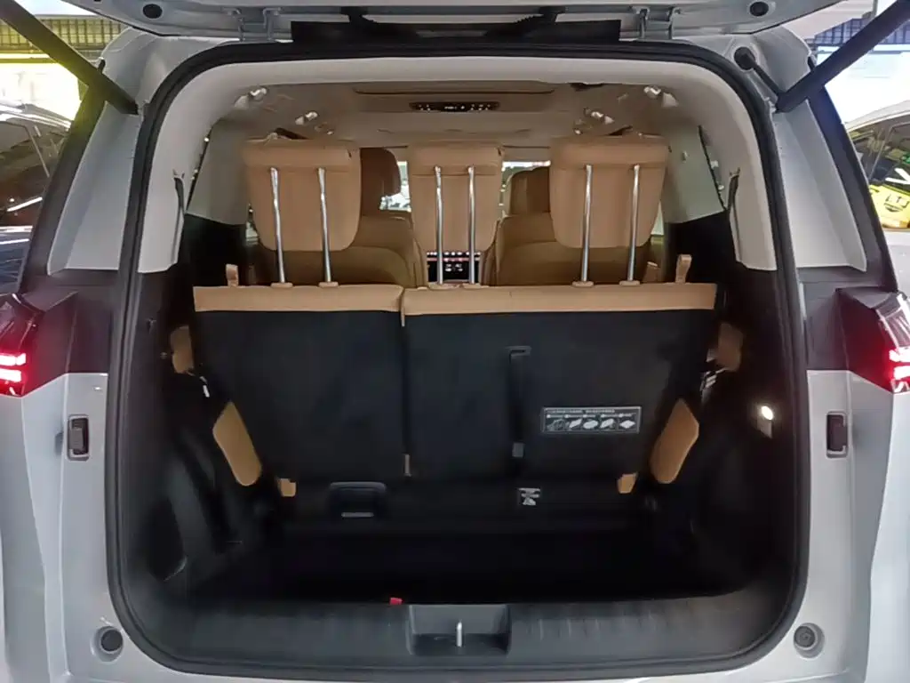 GAC Motor Trumpchi E8 PHEV — миниатюра 19