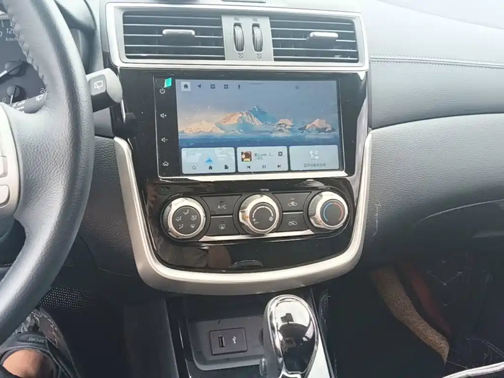Nissan Tiida — миниатюра 13