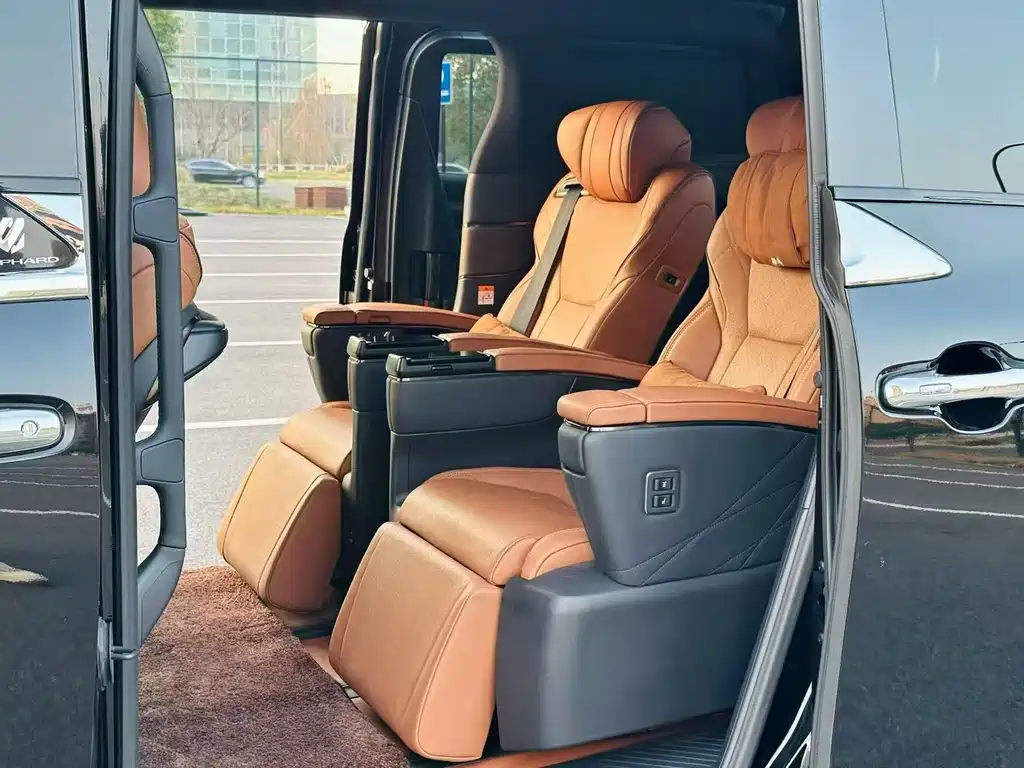 Toyota Alphard — миниатюра 5