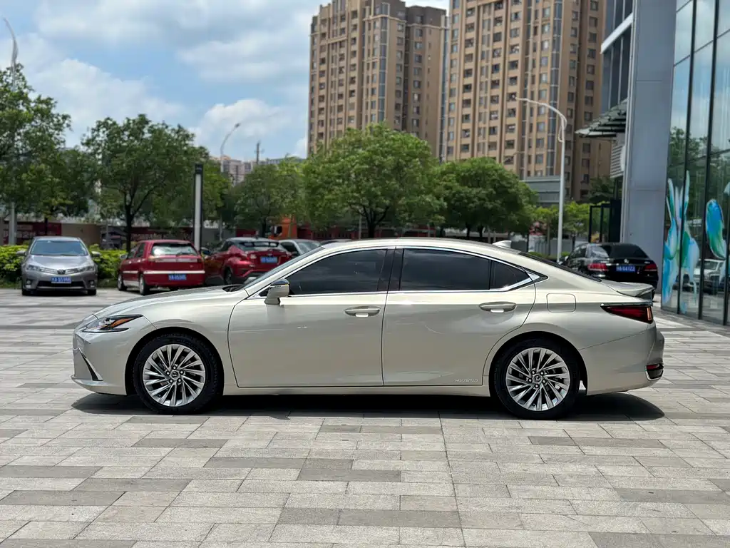 Lexus ES — миниатюра 10