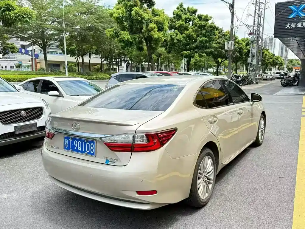 Lexus ES — миниатюра 9