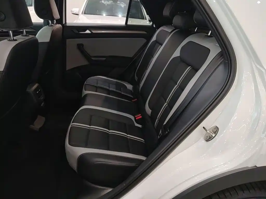 Volkswagen T-Roc — миниатюра 17