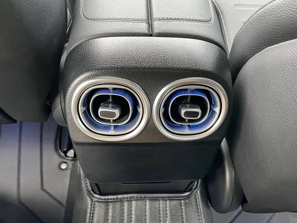 Mercedes-Benz C-Class — миниатюра 14