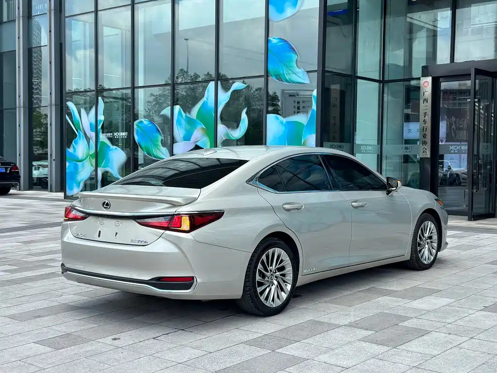 Lexus ES — миниатюра 12