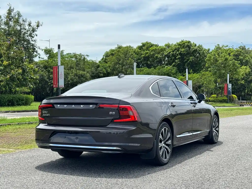 Volvo S90 — миниатюра 8