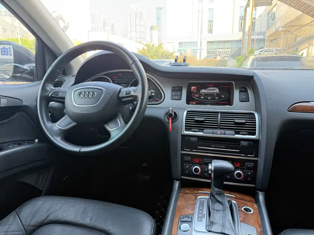 Audi Q7 — миниатюра 13