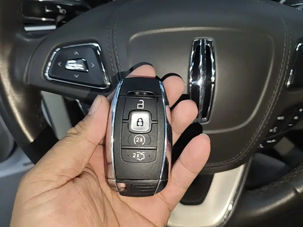 Lincoln MKZ — миниатюра 9