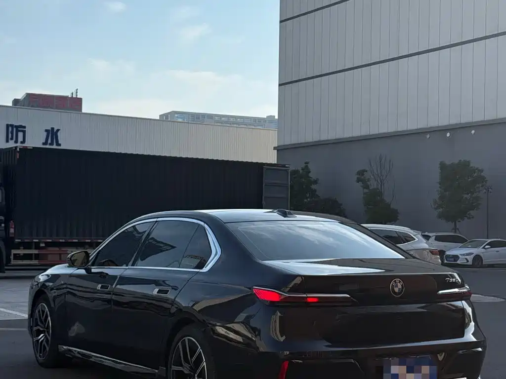 BMW 7 Series — миниатюра 7