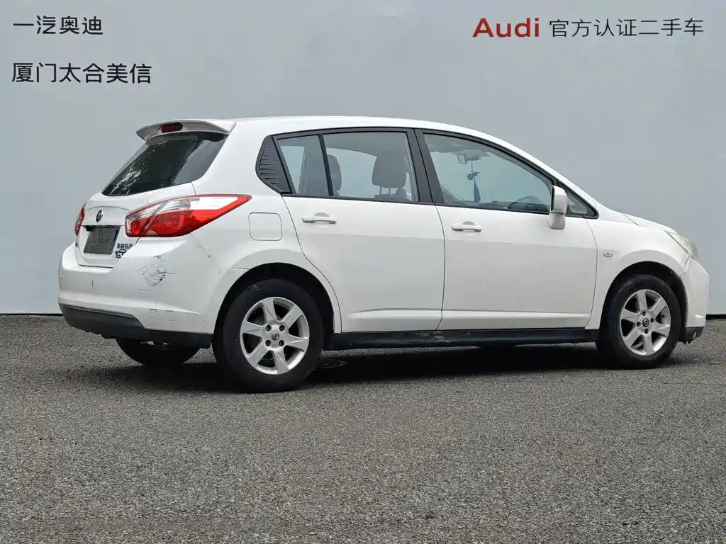 Venucia R50 2013 1.6L AT Fashion