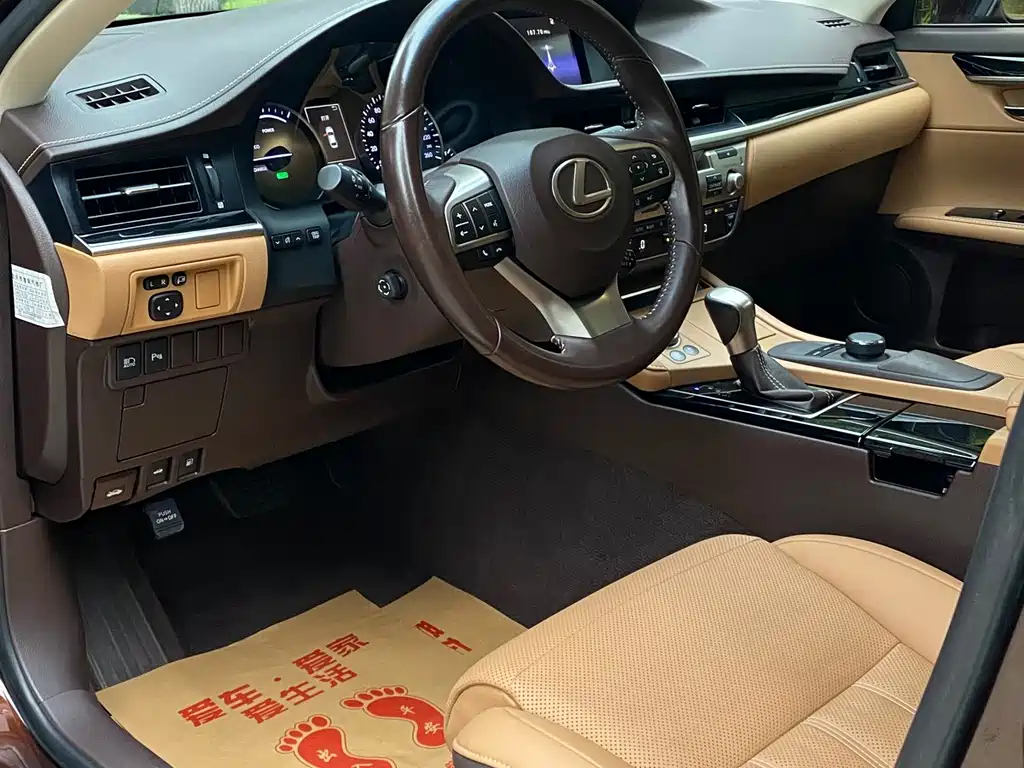Lexus ES — миниатюра 12