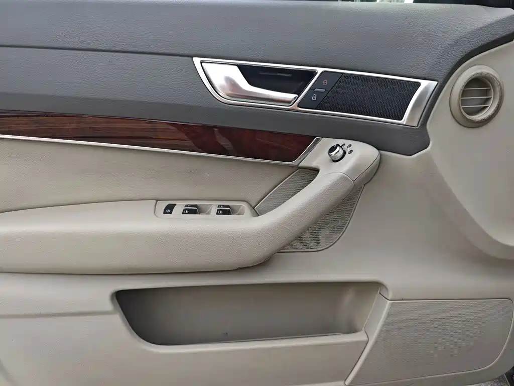 Audi A6L — миниатюра 9