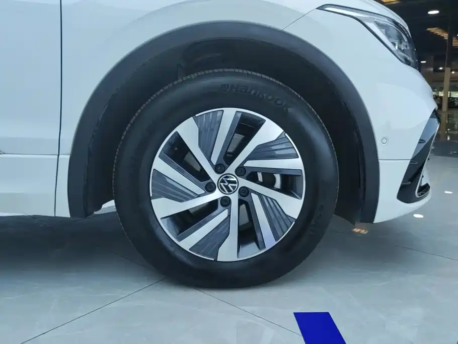 Volkswagen Tiguan L PHEV — миниатюра 6