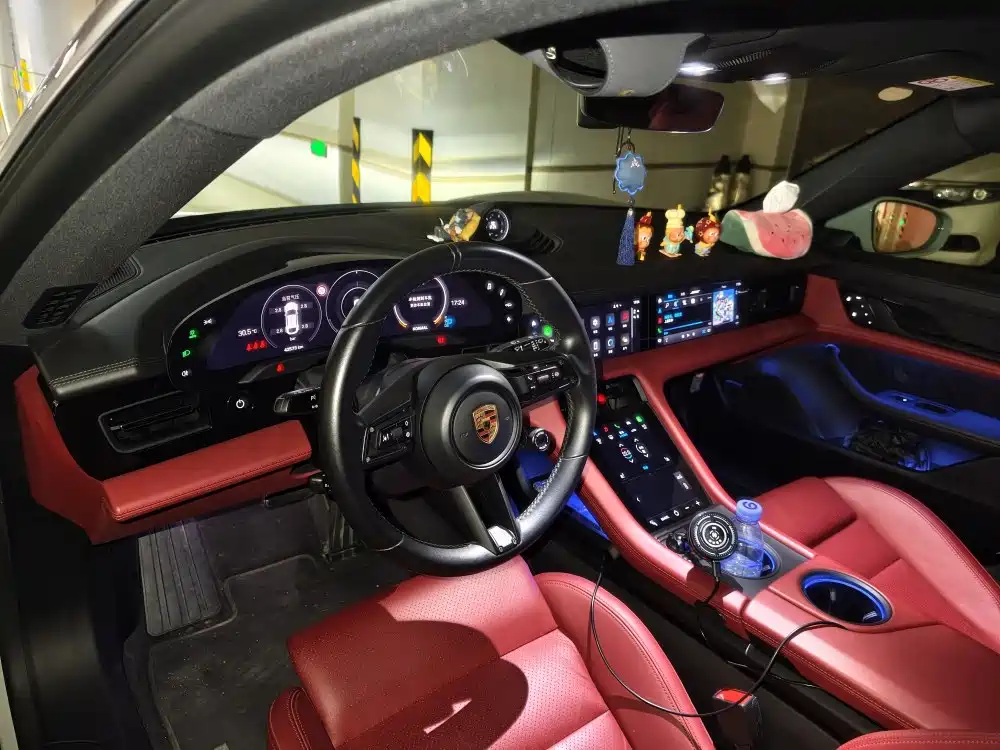 Porsche Taycan — миниатюра 3