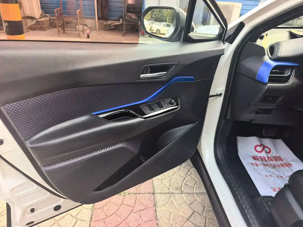 Toyota IZOA — миниатюра 8