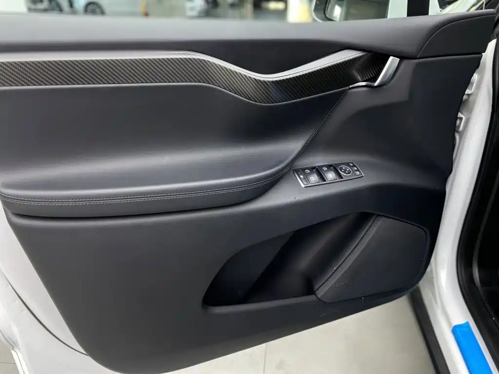 Tesla Model X — миниатюра 18