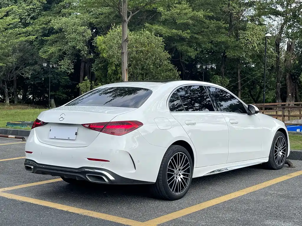 Mercedes-Benz C-Class — миниатюра 6