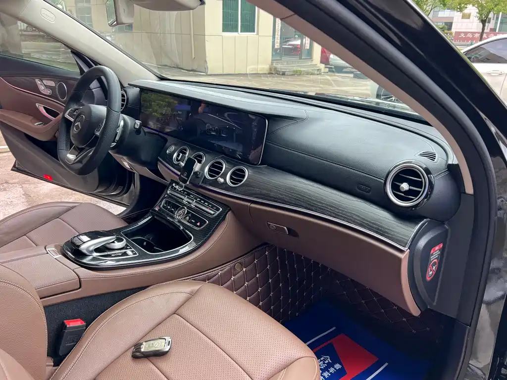 Mercedes-Benz E-Class — миниатюра 20