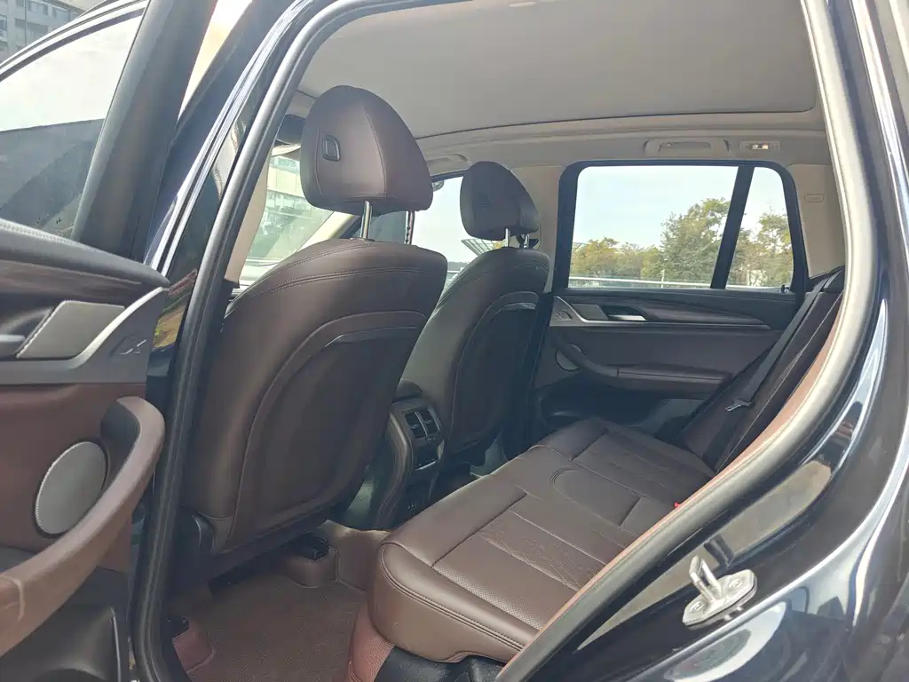 BMW X3 — миниатюра 8