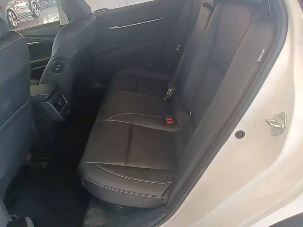 Toyota Camry — миниатюра 17