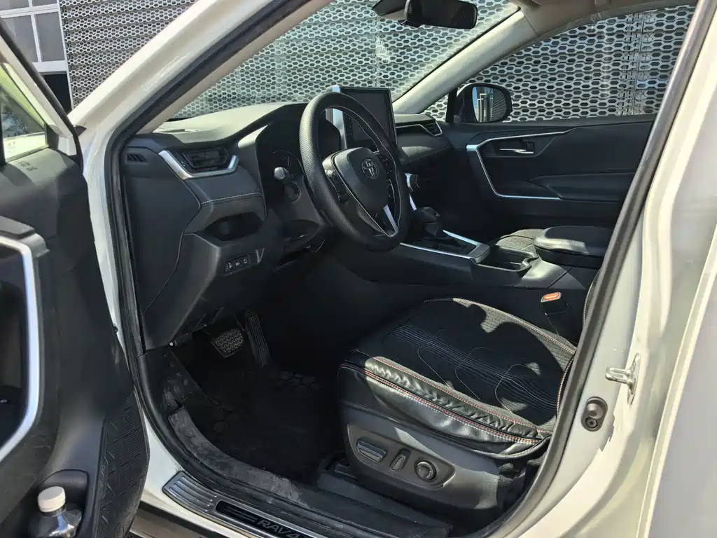 Toyota RAV4 — миниатюра 7