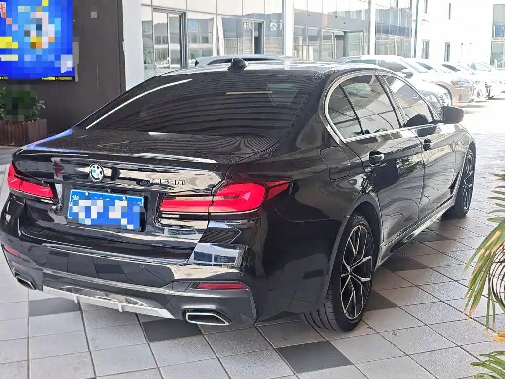 BMW 5 Series — миниатюра 4