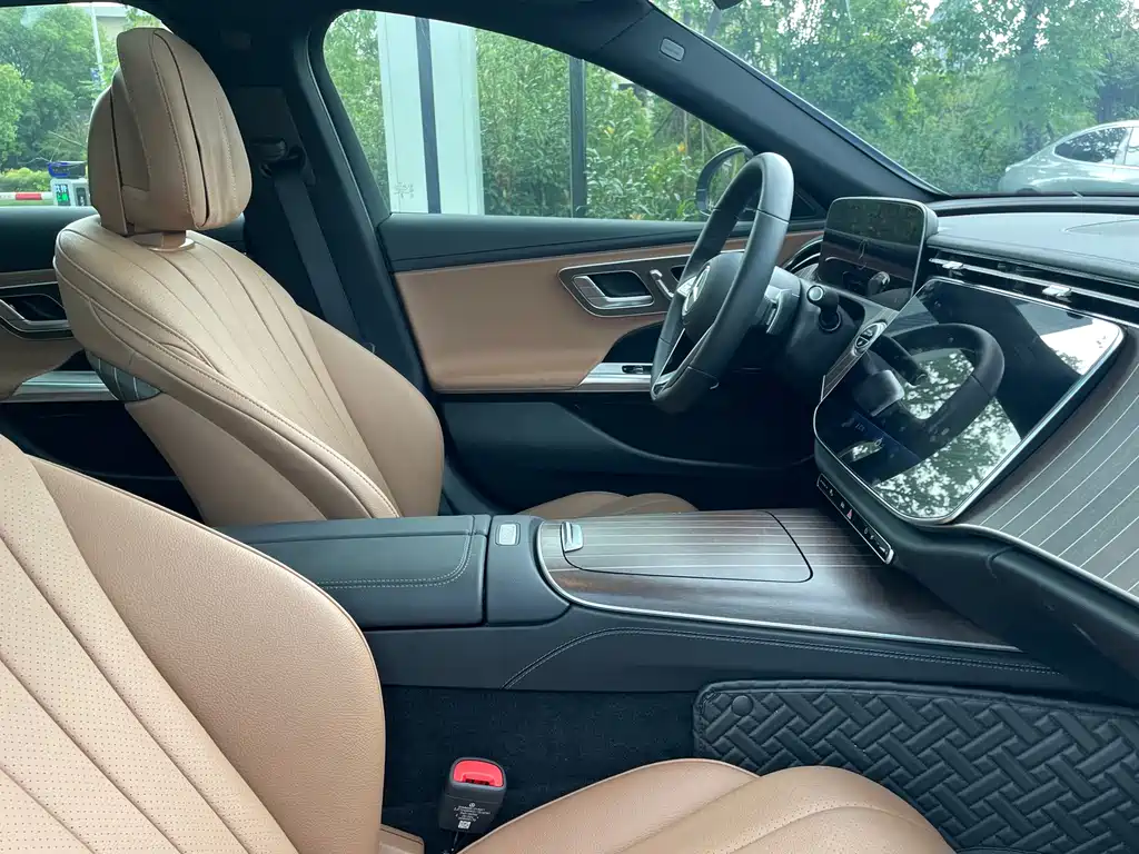 Mercedes-Benz E-Class — миниатюра 16