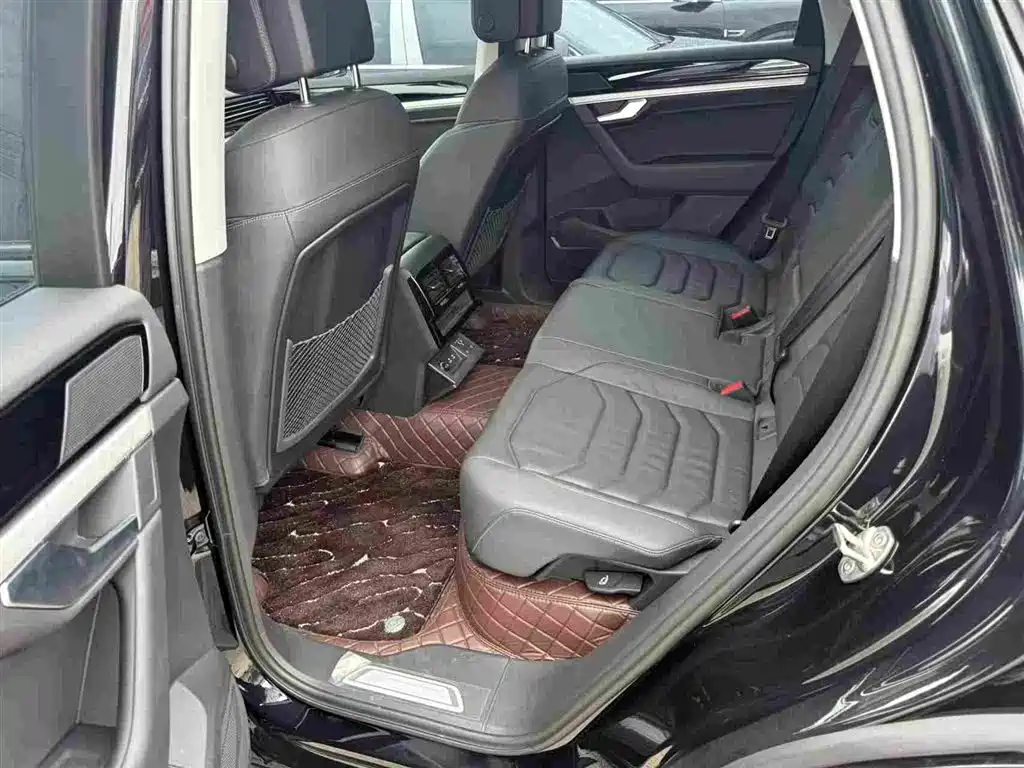 Volkswagen Touareg — миниатюра 5