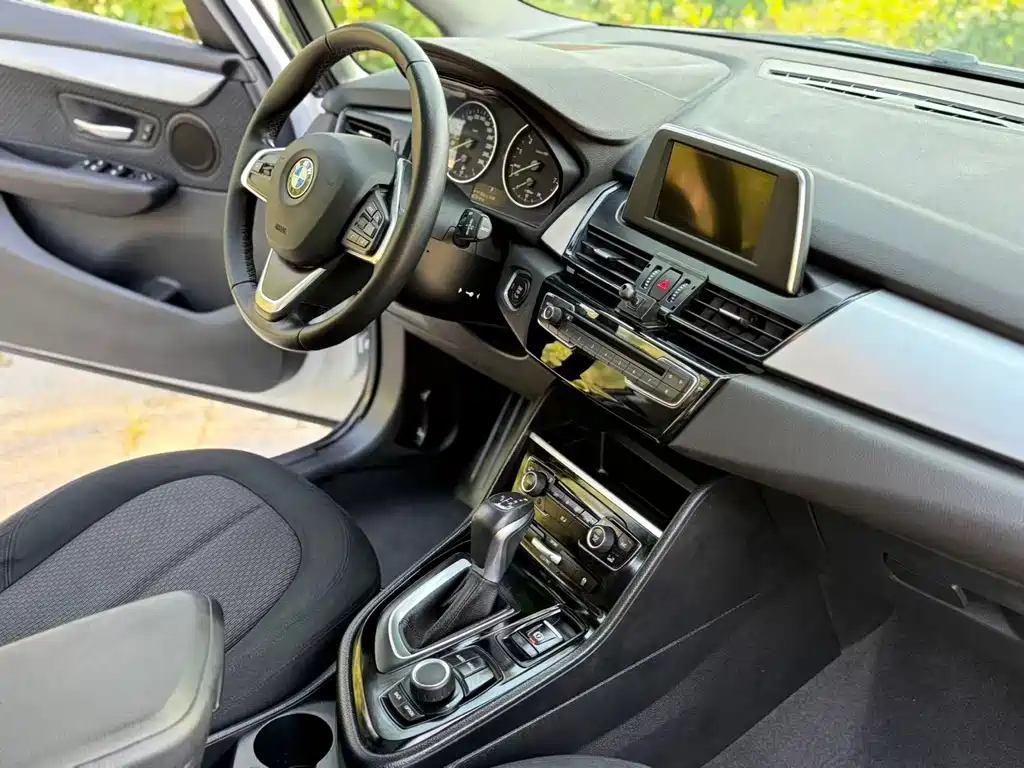 BMW 2 Series Active Tourer — миниатюра 11