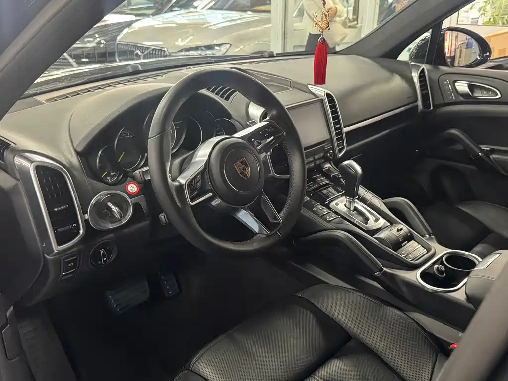 Porsche Cayenne Hybrid — миниатюра 2