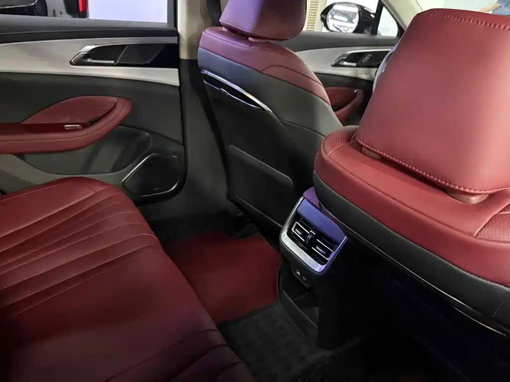 Hongqi Hongqi H5 — миниатюра 12