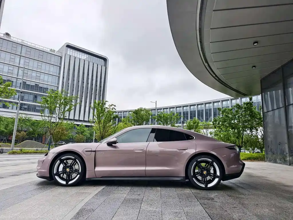 Porsche Taycan — миниатюра 4