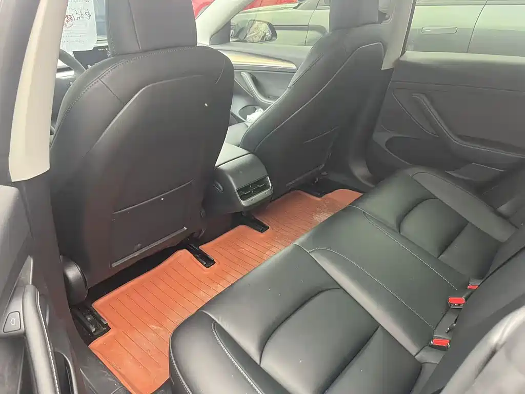 Tesla Model 3 — миниатюра 5