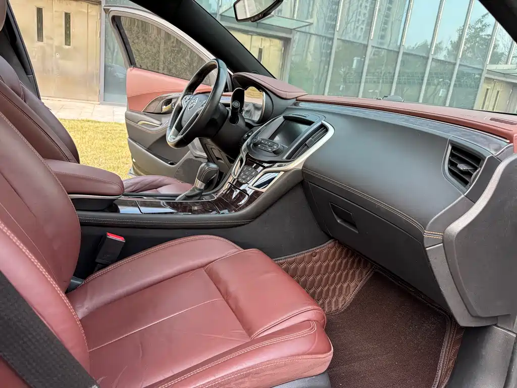 Buick LaCrosse — миниатюра 10