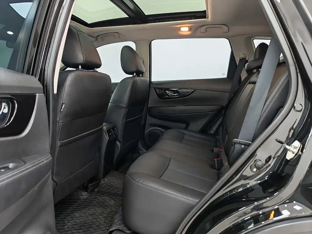 Nissan X-Trail — миниатюра 8