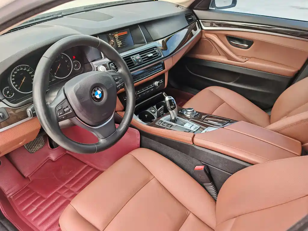 BMW 5 Series — миниатюра 12