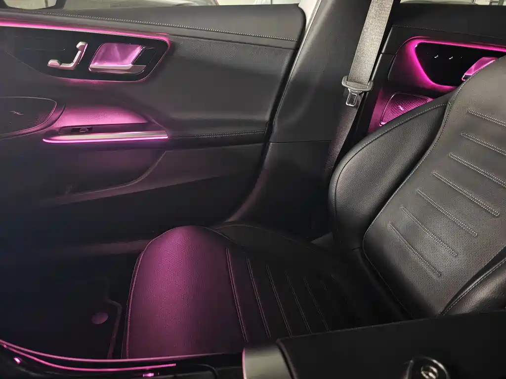 Mercedes-Benz C-Class — миниатюра 13