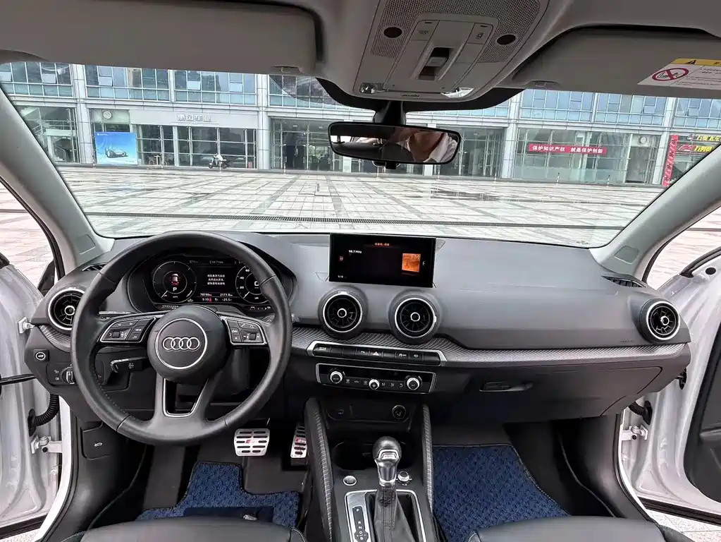 Audi Q2L e-tron — миниатюра 10