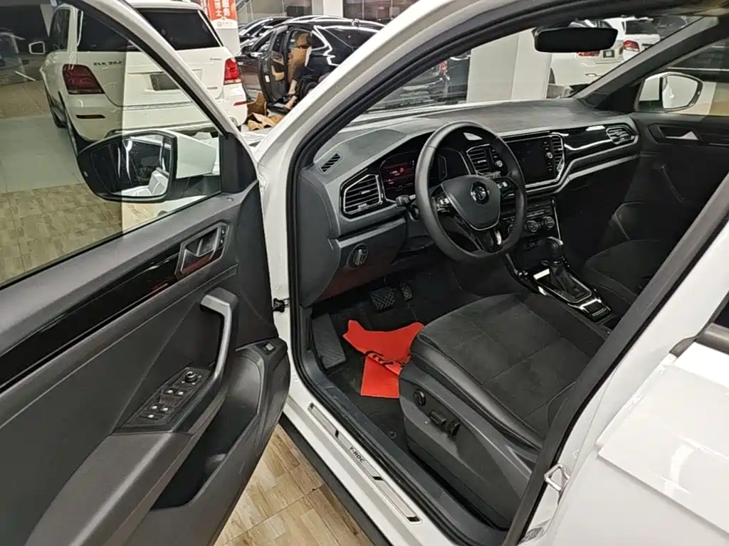 Volkswagen T-Roc — миниатюра 16