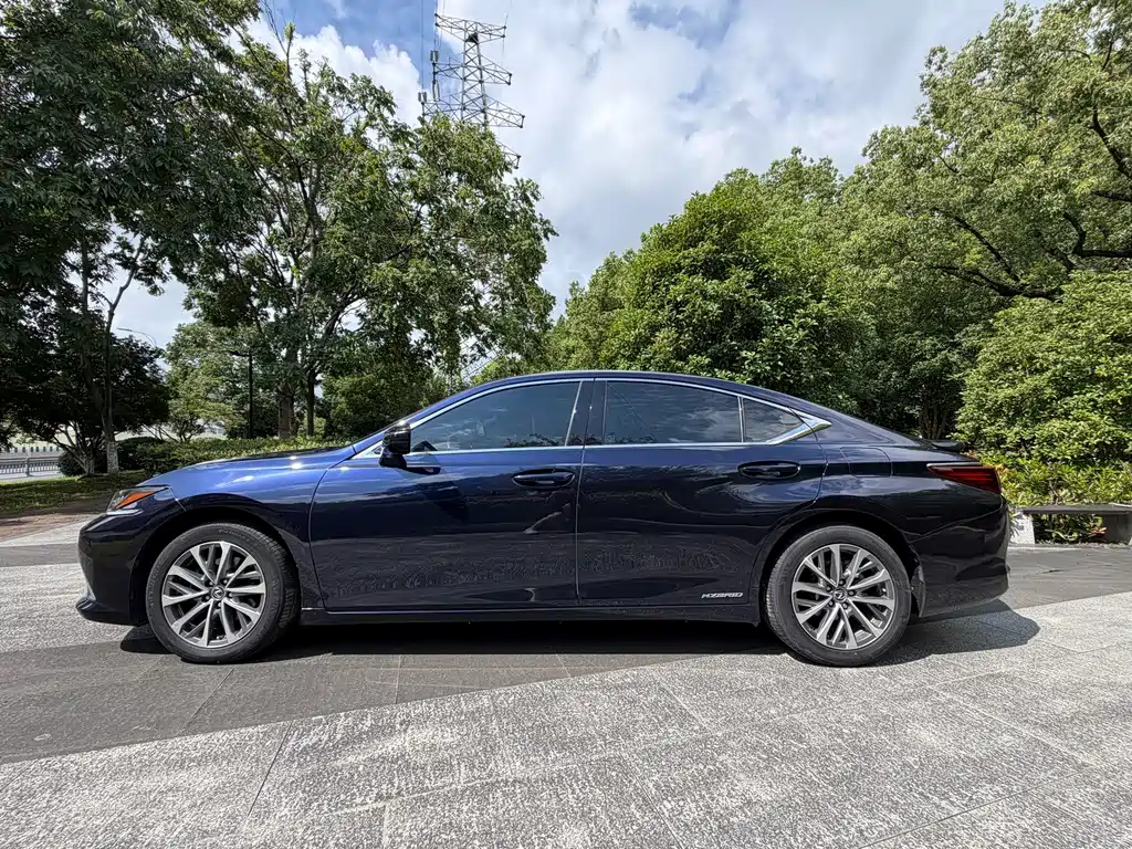 Lexus ES — миниатюра 12