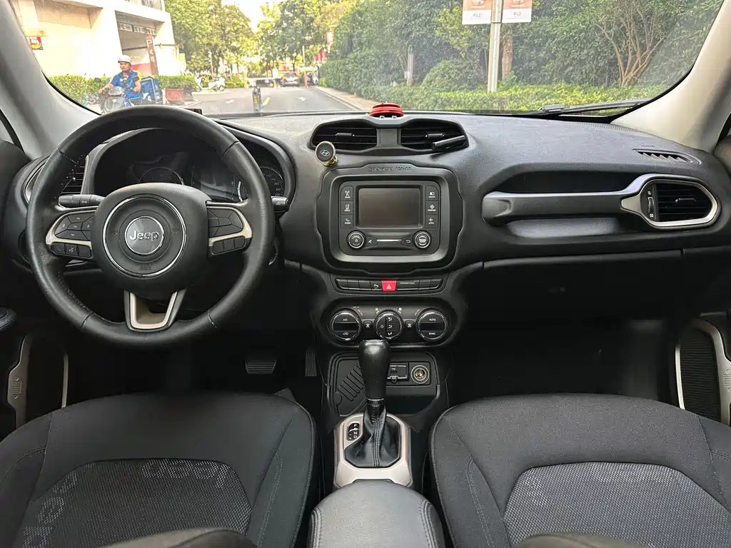 Jeep Renegade — миниатюра 11