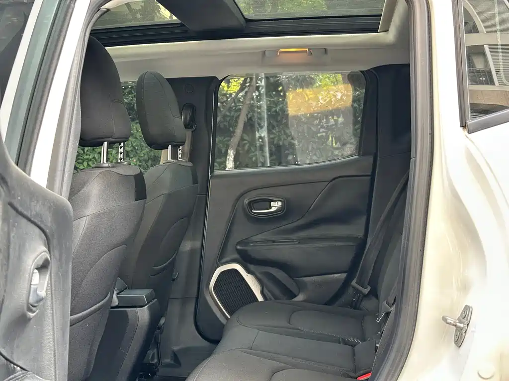 Jeep Renegade — миниатюра 12