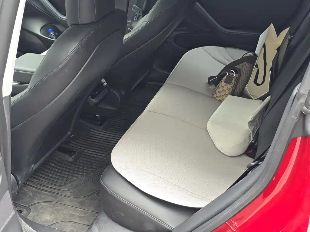 Tesla Model 3 — миниатюра 3