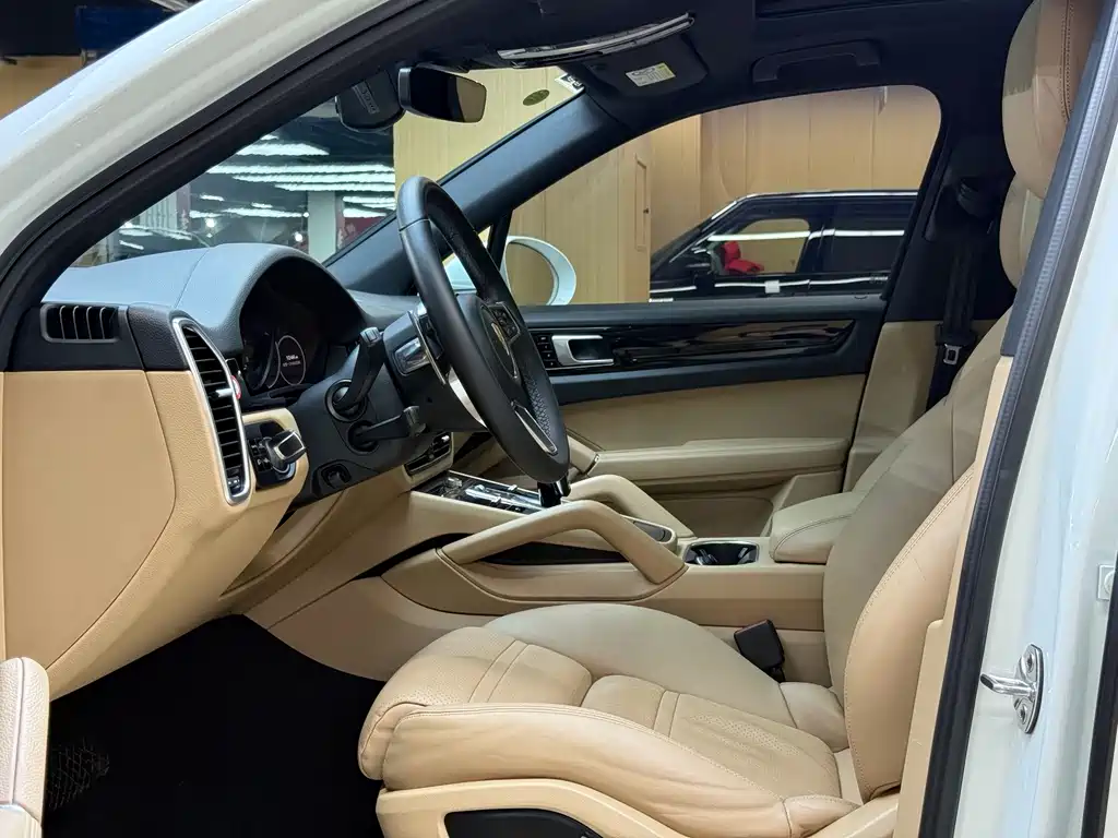 Porsche Cayenne — миниатюра 5