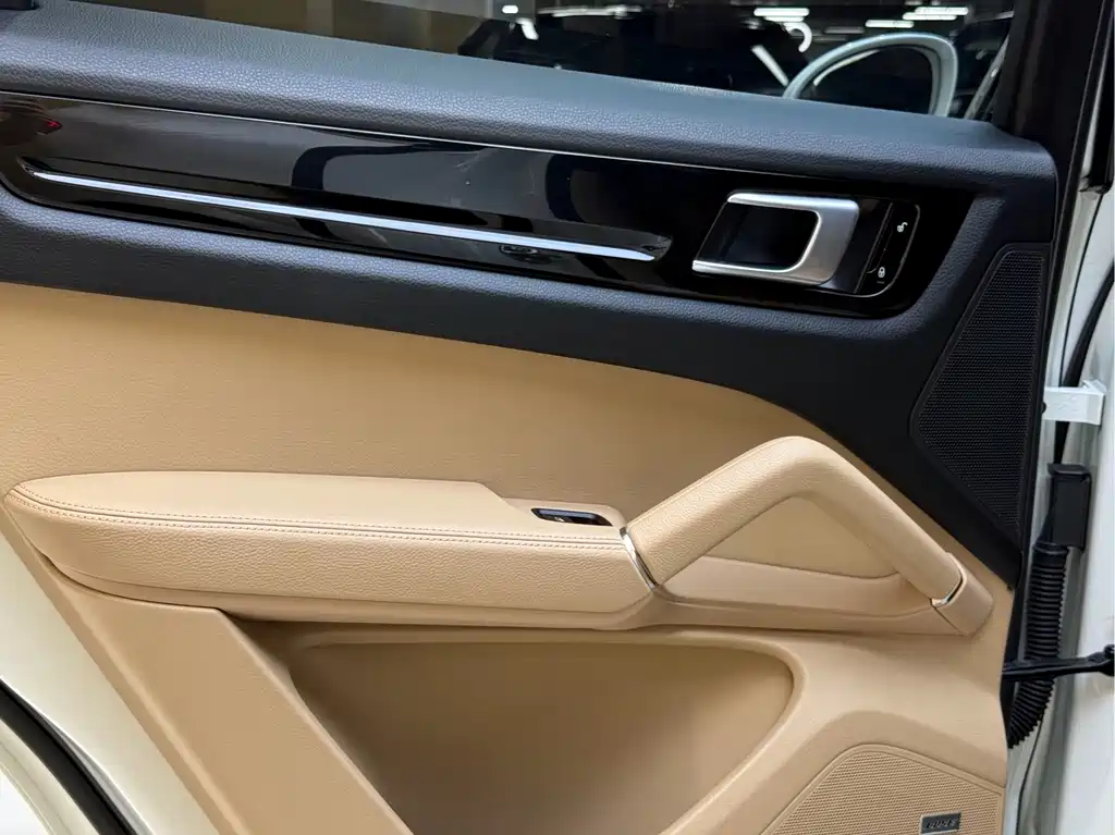 Porsche Cayenne — миниатюра 11